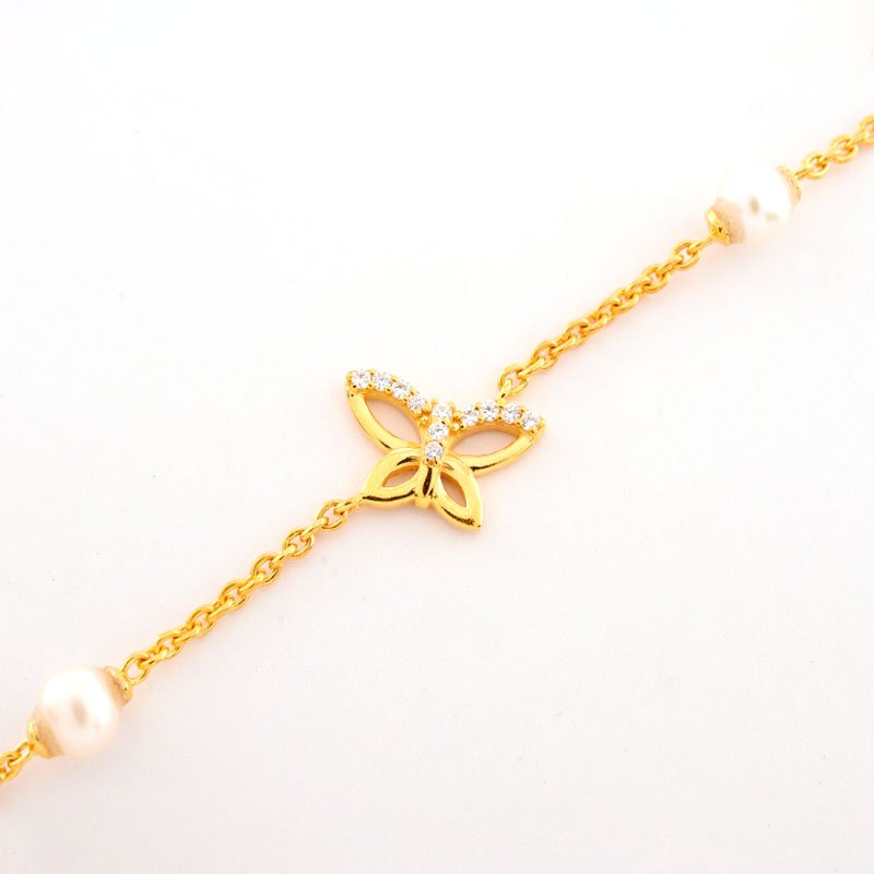 Pearl Wristlet