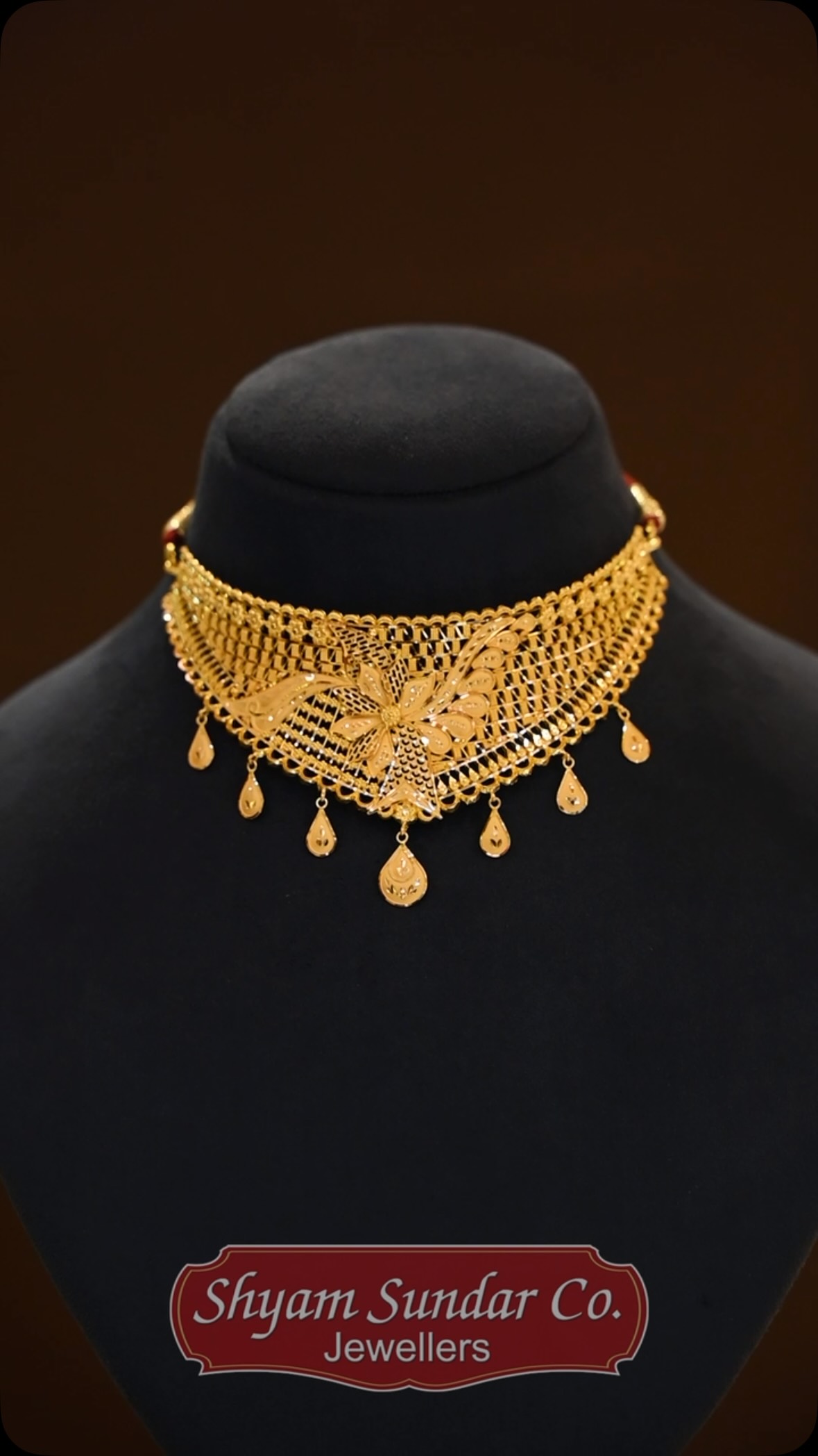 A Timeless Statement of Grace in Pure Gold. 

Celebrate every special moment wit