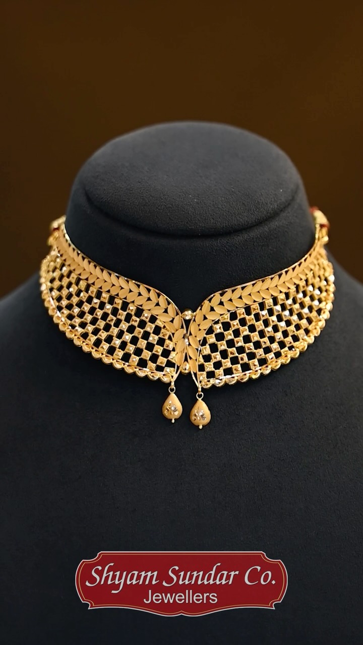 Gold Choker
Jewellery that speaks for itself! 

This exquisite gold choker featu