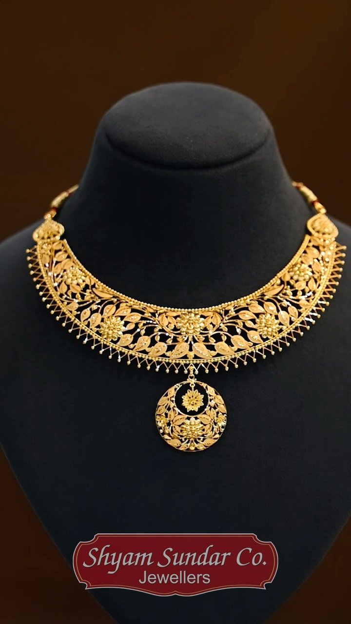 Gold Necklace
Jewellery that speaks for itself! 

An exquisite gold necklace ado