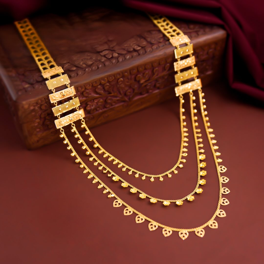 Elegance woven in every layer of gold. 
Presenting this beautifully crafted Gold
