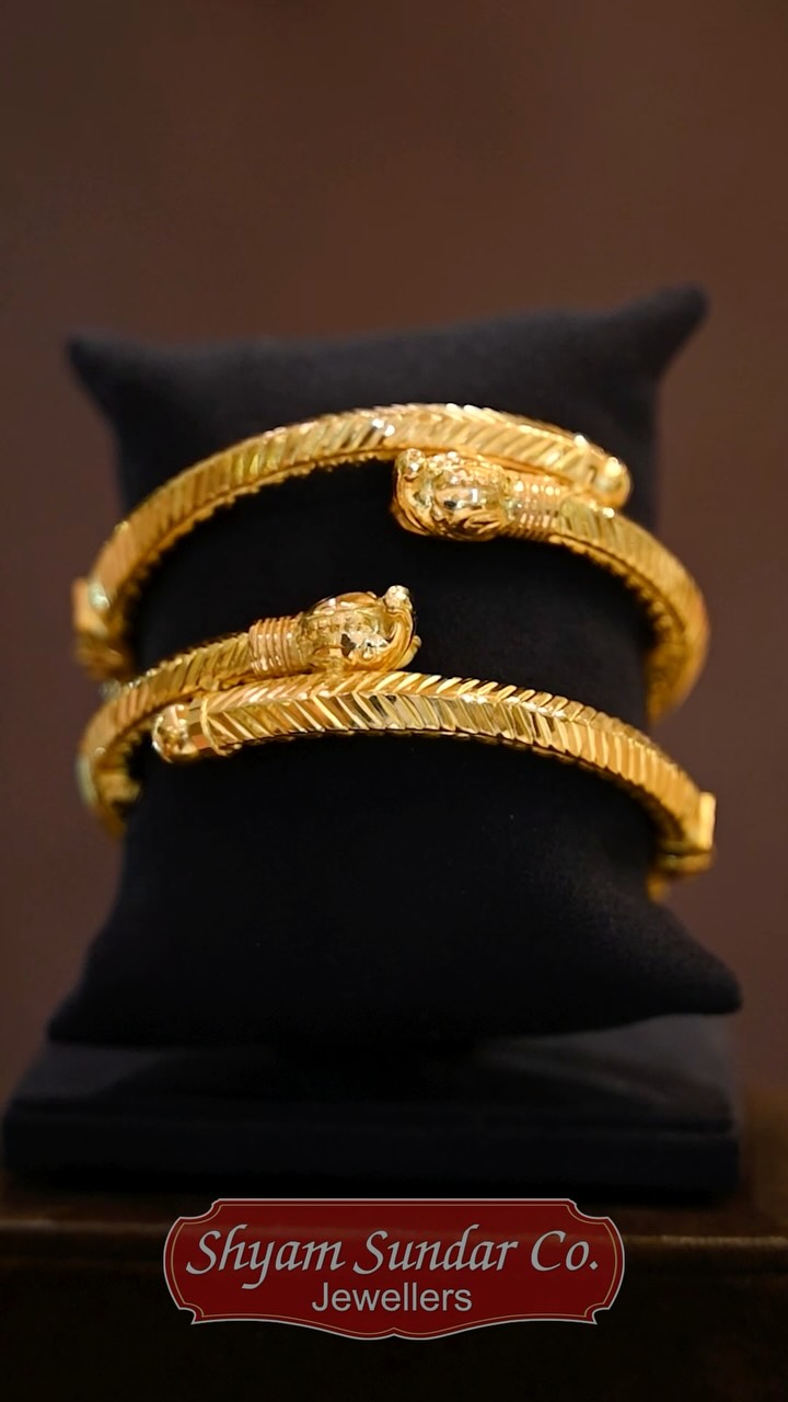 Every detail tells a story of elegance. 

Inspired by timeless artistry, these s