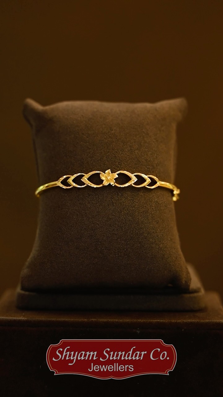 Gold Bracelet
Delicately crafted in radiant gold, this exquisite bracelet showca